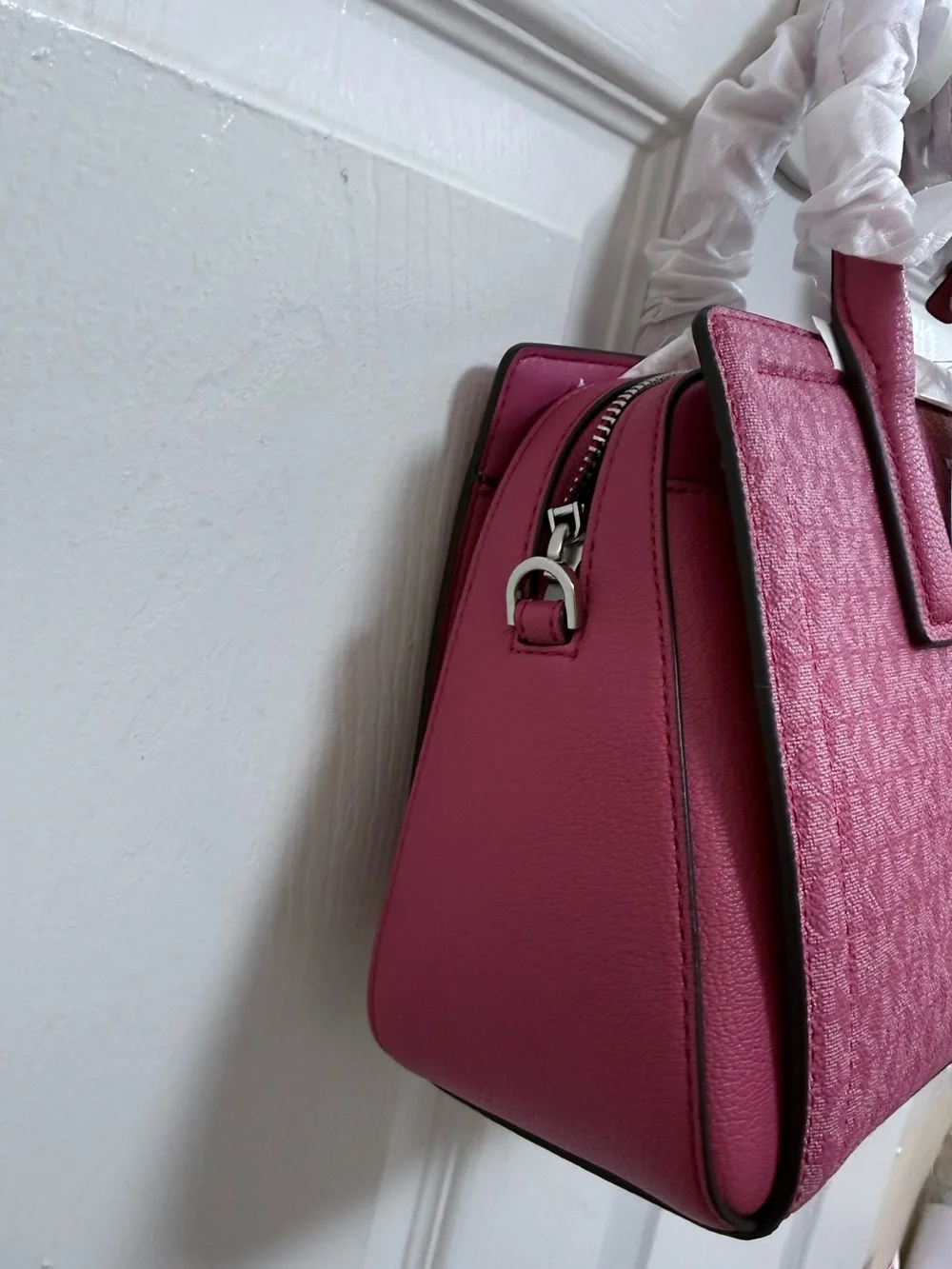 NWT Michael Kors Laila Small Satchel in Pink Signature w/MK Charm